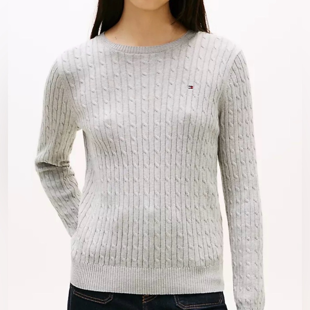 Woman’s NWT Gray Tommy Hilfiger Cable Knit Sweater.XL